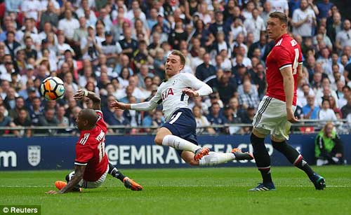 Chi tiết MU - Tottenham: Bảo vệ thành quả ngọt ngào (KT) - 9