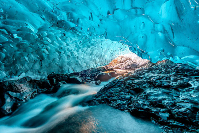 Vatnajökull, Iceland: Đây là dòng sông băng lớn nhất ở Iceland và lớn thứ 3 ở châu Âu.
