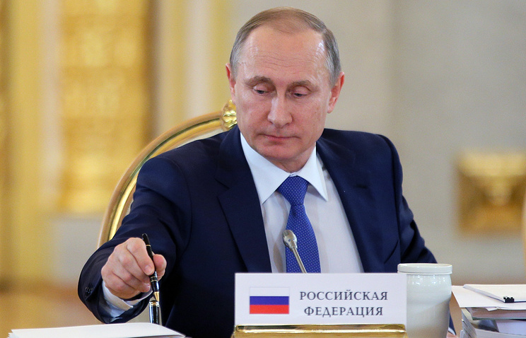 Bút nạm 20 viên pha lê của Putin được bán với giá cao ngất ngưởng - 1