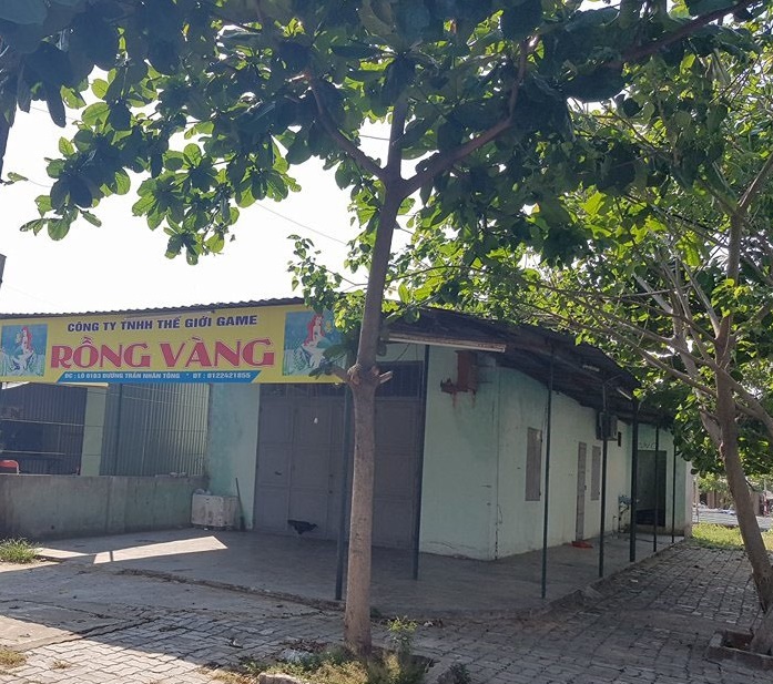 Nguyên nhân không ngờ khiến cô gái bị chém gần đứt lìa tay ở quán game - 1