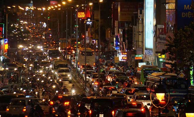 Ngàn người “chôn chân” ngày đầu tuần ở cửa ngõ Tân Sơn Nhất vì "ông trời"? - 10