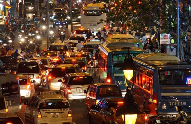 Ngàn người “chôn chân” ngày đầu tuần ở cửa ngõ Tân Sơn Nhất vì "ông trời"? - 6