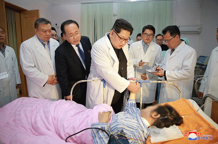 32 người TQ chết ở Triều Tiên: Ông Kim Jong-un đi thăm nạn nhân - 2