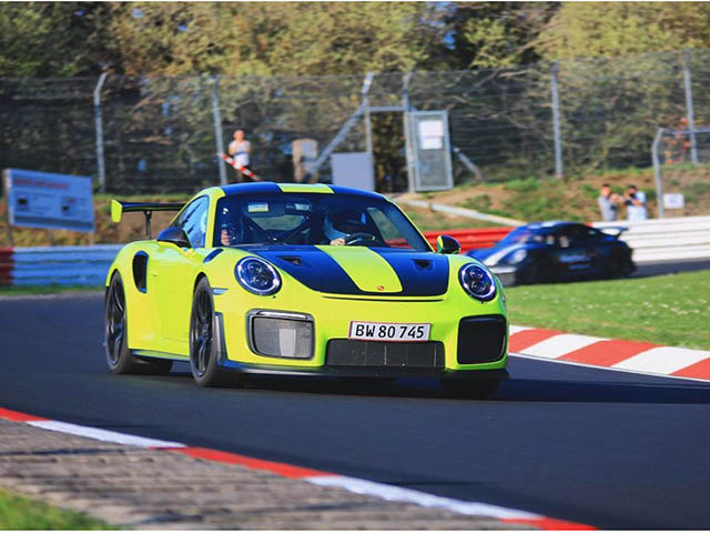 Porsche GT2 RS gặp tai nạn tại ”Địa Ngục Xanh” Nurburgring