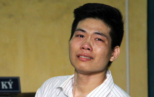 Kẻ giết người yêu vì níu kéo bất thành khóc nức nở tại tòa - 1