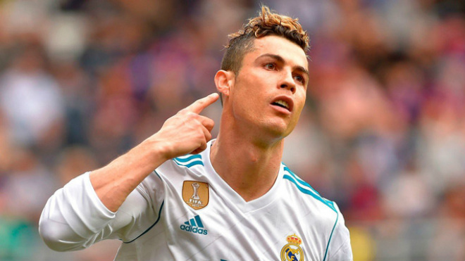 Real đấu Bayern đón hung tin: MU hỏi mua Ronaldo 175 triệu euro - 1