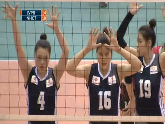 Thể thao - Bóng chuyền nữ: Chân dài Việt Hương "ra đòn", NH.Công Thương ôm hận