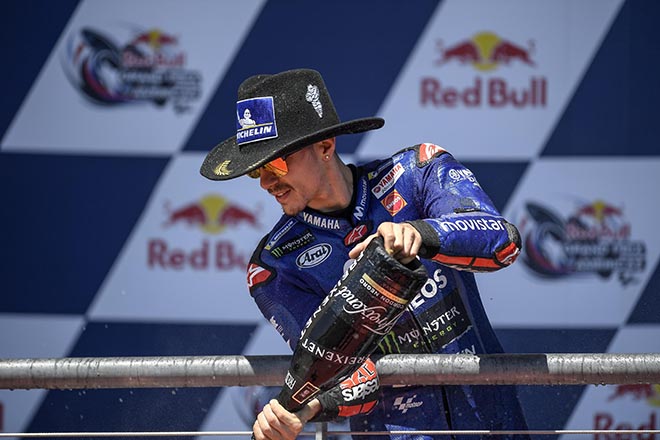 Đua xe MotoGP: Đạp lên sóng gió, “Hoàng tử” vẫn là kẻ thống trị - 3