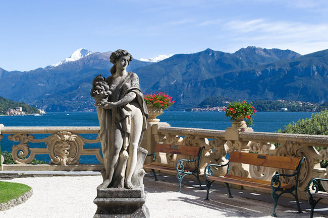 Hồ Como: Hồ Como đã trở thành điểm đến phổ biến với những du khách giàu có và quý tộc kể từ thời La Mã cho tới nay. Como là hồ lớn thứ ba của Ý và là một trong những hồ sâu nhất ở châu Âu.