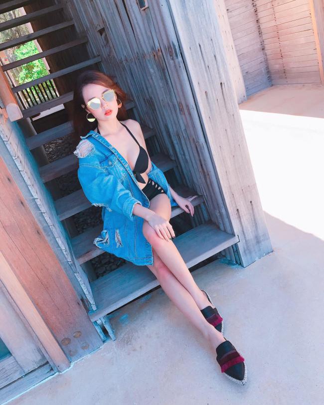 Midu diện bikini khoe khéo vòng một căng đầy - 5