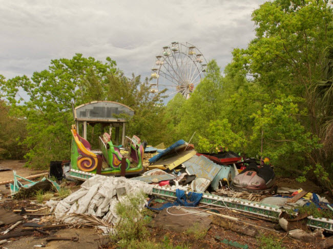 Một số kế hoạch phục hồi công viên Six Flags đã được bàn thảo, nhưng nó vẫn trong tình trạng đổ nát. Một số bộ phim Hollywood đã sử dụng nơi đây để làm bối cảnh như Công viên khủng long 4 hay Sự khởi đầu của hành tinh khỉ.