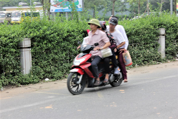 Dịch vụ xe ôm, gánh lễ kiếm bộn tiền tại Lễ hội Đền Hùng - 2