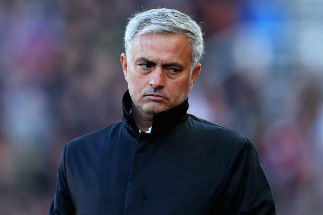 Mourinho & mùa giải thứ 3 thảm họa: MU khóc thét, sợ viễn cảnh trắng tay - 1