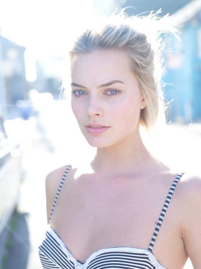 Đó chính là sữa. Theo chia sẻ của Margot Robbie, mỗi lần cô dùng thực phẩm sữa là làn da lại nổi mụn và kích ứng.