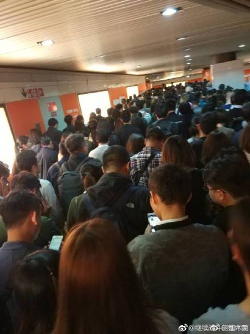 Ngạt thở cảnh tắc nghẽn giao thông khổng lồ dưới lòng đất TQ - 4
