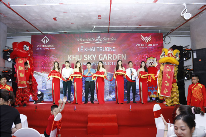 Hàng trăm khách hàng mê mẩn chiêm ngưỡng khu Sky Garden - 4