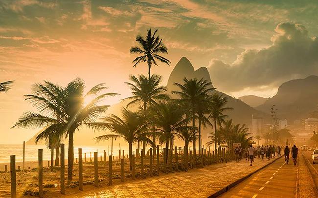 Costa Verde, Brazil: Là một hòn đảo huyền diệu, thành phố lãng mạn nhất của Nam Mỹ với những cây cọ tuyệt đẹp nằm bên bờ Đại Tây Dương. Để đến đây bạn phải làm một chuyến phiêu lưu trên con đường ven biển dài 595 km.