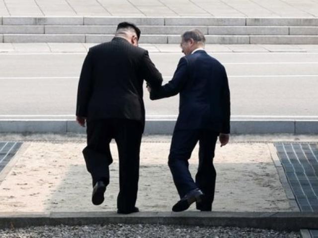 Thế giới - Ông Trump sẽ phải soi kỹ 2 khoảnh khắc ngẫu hứng này của Kim Jong-un