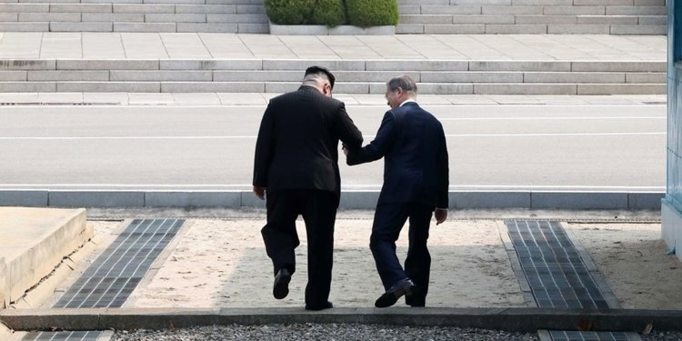 Ông Trump sẽ phải soi kỹ 2 khoảnh khắc ngẫu hứng này của Kim Jong-un - 1