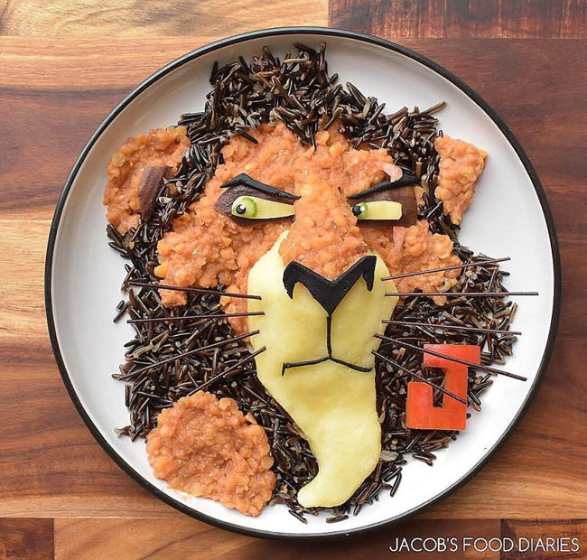 Chú sư tử Scar từ cơm và khoai tây nghiền này chắc chắn sẽ khiến bất cứ em bé nào cũng phải thích thú.