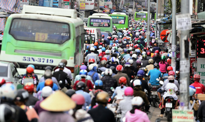 Hàng nghìn người rời thành phố đi nghỉ lễ, cửa ngõ Sài Gòn người, xe như nêm - 4