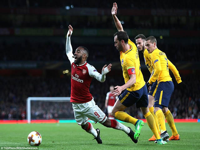 Arsenal - Atletico Madrid: Thẻ đỏ oan nghiệt, siêu sao đua tài