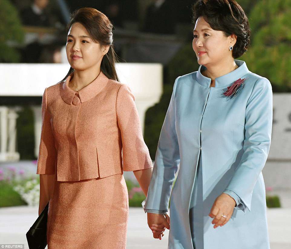 Gặp nhau lần đầu nhưng 2 đệ nhất phu nhân Hàn-Triều thân &#34;như chị em&#34; - 1