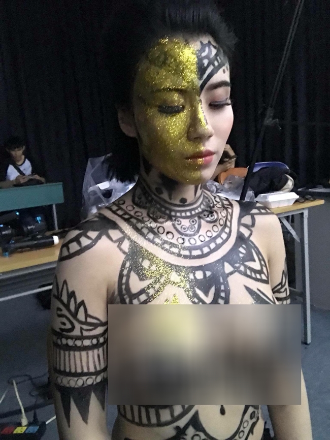Khi được hỏi về giới hạn đóng cảnh 18+ với bạn diễn nam, Linh Miu chia sẻ, trước khi nhận lời đóng cảnh nóng, cô đều xem trước kịch bản. Nếu cảnh quay không quá lố, hình ảnh đẹp thì cô sẽ nhận lời.