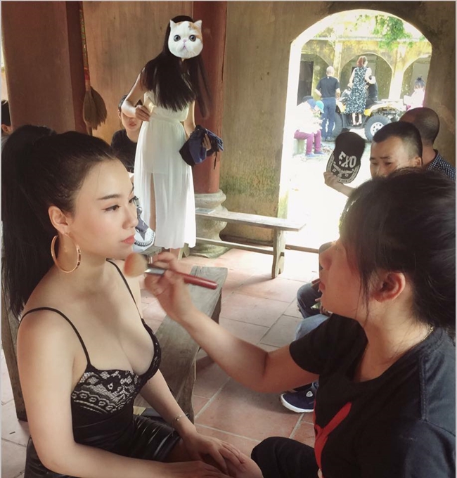 Ngoài đời, Linh Miu chọn cho mình phong cách nóng bỏng. Tuy nhiên, trên màn ảnh, cô được biết tới là diễn viên có tài biến hóa nhân vật đa dạng.