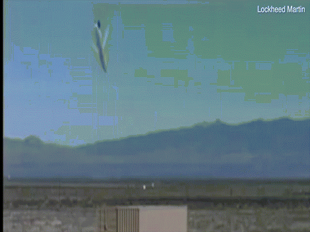 Video tên lửa 1,4 triệu USD Mỹ mới dùng ở Syria phá tan tành boongke