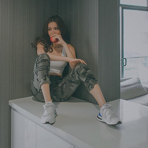 Học Minh Tú mặc gợi cảm đi chơi lễ vừa "ngầu" vừa chất - 7