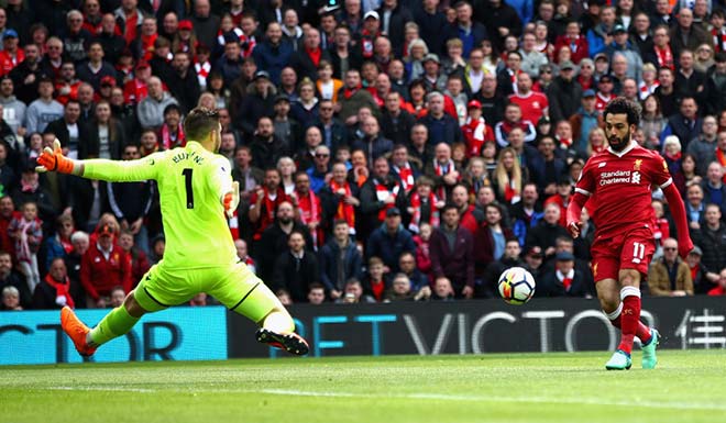 Salah “trùm” bỏ lỡ, bị nghi đấm đối phương: Đấu sao nổi Ronaldo, Messi? - 1