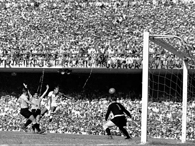 Trận đấu sốc nhất World Cup: 200.000 người Brazil và nỗi uất hận Maracana