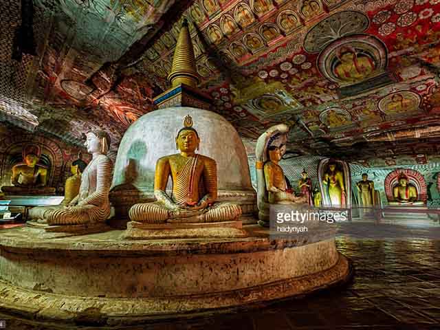 Đền linh thiêng chứa toàn tượng Phật dát vàng ở Sri Lanka
