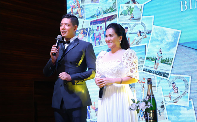 Bình Minh hôn vợ say đắm trong ngày kỷ niệm 10 năm cưới - 2