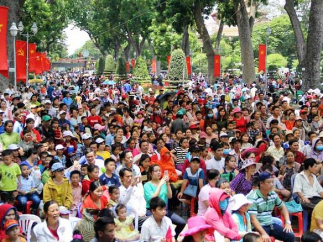 Tin tức trong ngày - Biển người “thở không nổi” trong các khu vui chơi ở Sài Gòn