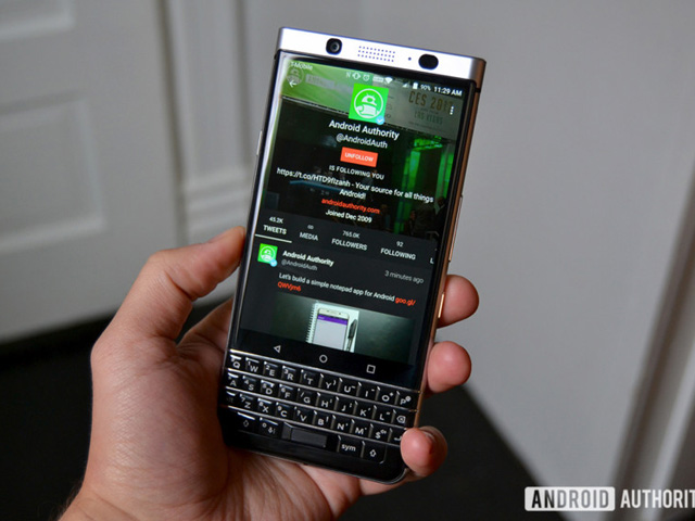 Hé lộ hình ảnh mới nhất của BlackBerry KEY2