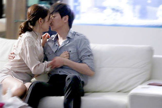 Người vợ nhẹ nhàng, thâm thúy đánh bại "con giáp thứ 13" - 1