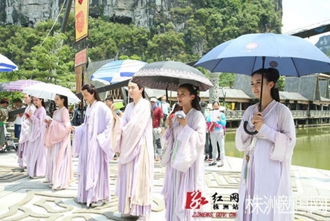 1001 cách giải nhiệt trên phim trường ngày nóng: Người chơi trội, kẻ bình dân - 11
