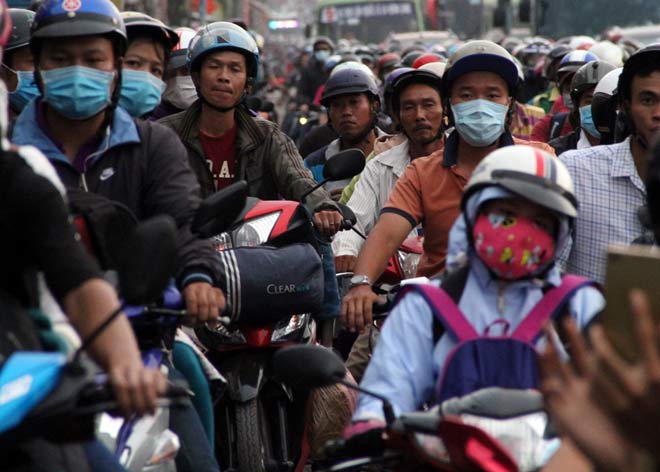 Trở lại Sài Gòn sau lễ, người lớn, trẻ nhỏ bơ phờ ở khu vực cửa ngõ - 6