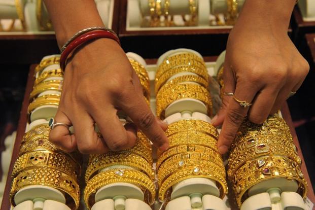 Giá vàng tuần này: Chuyên gia nói giảm, nhà đầu tư bảo tăng - 1