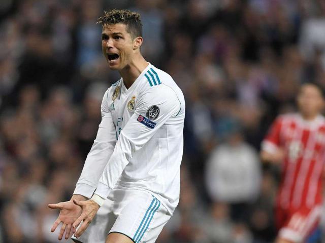 Ronaldo ”vô hình”, bỏ lỡ siêu tưởng: Suýt thành tội đồ Real