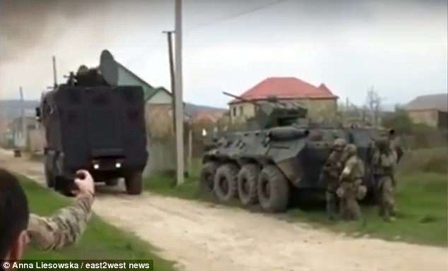 Video: Nga dùng robot diệt 11 tên khủng bố cực đoan - 2