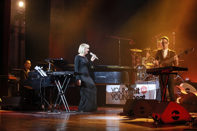 Con gái út tự tin biểu diễn cùng vợ chồng Mỹ Linh - Anh Quân - 5