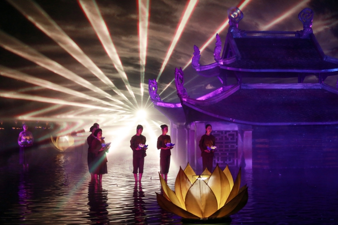 Xuân Bắc hóa “thằng Mõ” tấu hài làm khán giả cười nghiêng ngả - 11