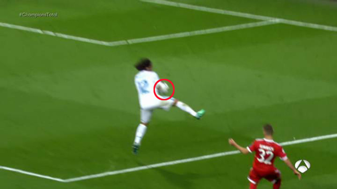 Real vào chung kết C1: Marcelo thừa nhận bóng chạm tay, “Người nhện” ra yêu sách - 3