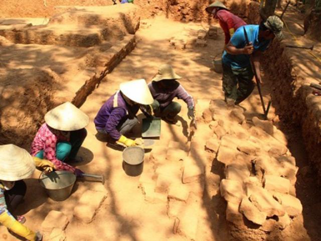 Du lịch - Phát hiện tháp Chăm 1.000 năm nằm “bí ẩn” dưới rừng keo