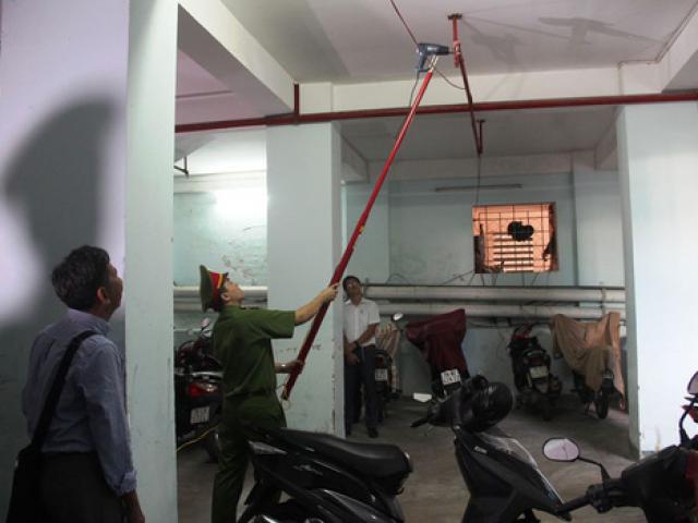 Đốt 300 độ C, hệ thống dập lửa chung cư không xả nước!