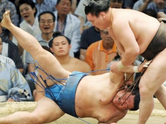 Sàn đấu các võ sỹ 150 kg gây phẫn nộ: Sếp nữ tức giận ”ra đòn”