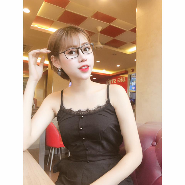 Tuy nhiên, cô gái 20 tuổi không quá quan tâm đến những điều đó. Cô vui khi đọc được những bình luận khen ngợi, còn trước các bình luận góp ý cô sẽ tiếp thu.&nbsp;